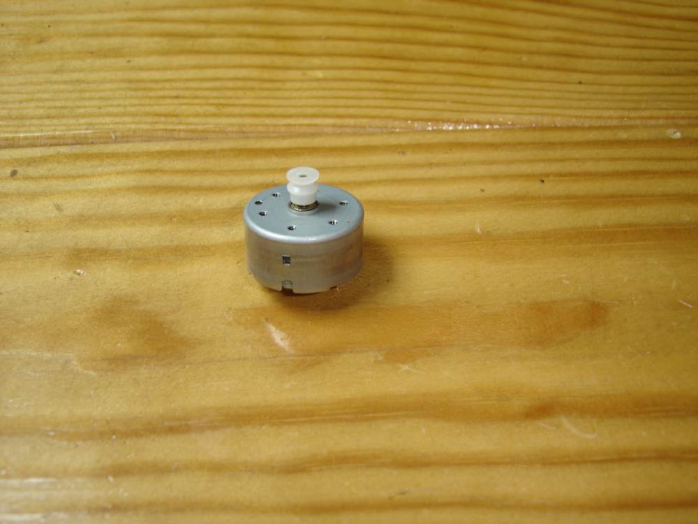 MOTEUR + POULIE RF-300EH-1D390 9.0 V DC